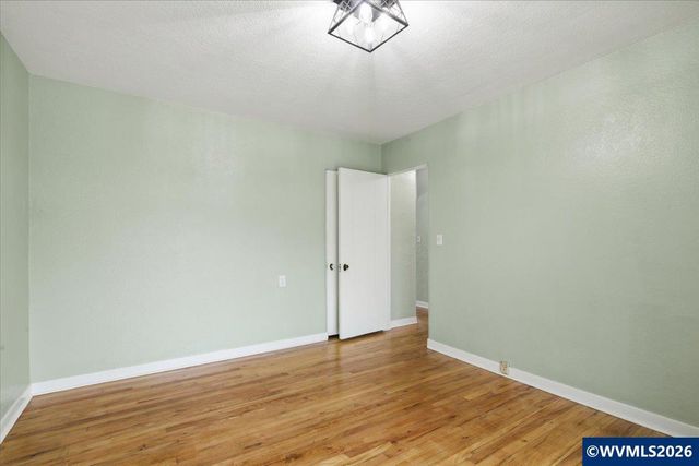 1084 24th St, Salem, OR 97301