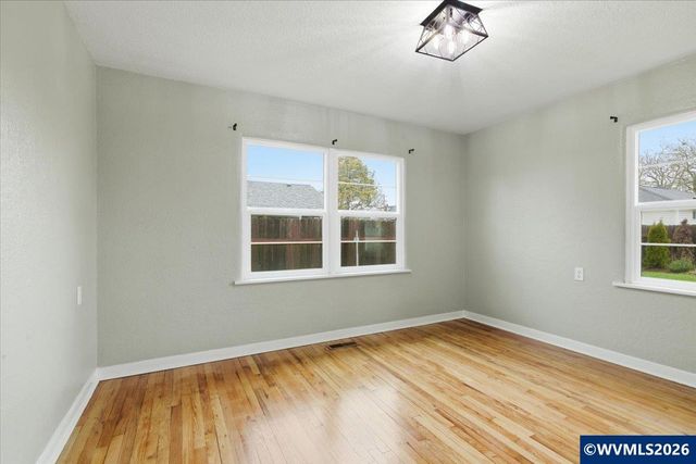 1084 24th St, Salem, OR 97301