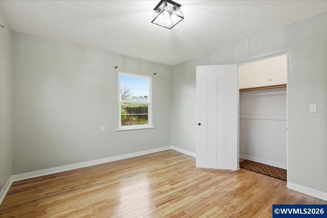 1084 24th St, Salem, OR 97301