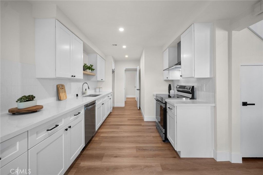 Image 13 of property listing at 22932 S Vermont Avenue, Torrance, CA 90502