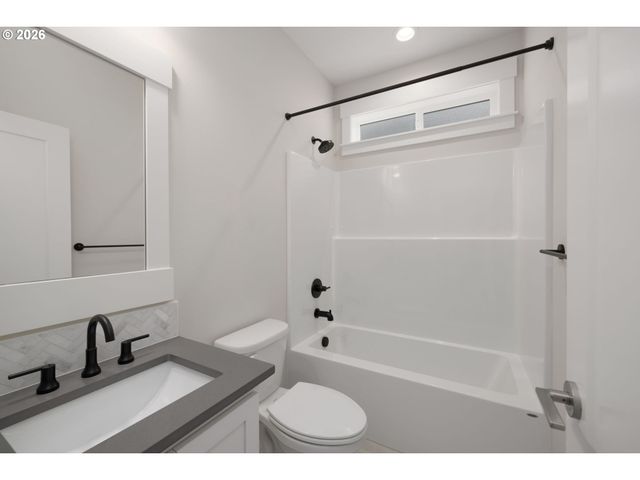 17789 Nw Layla Dr, Portland, OR 97229