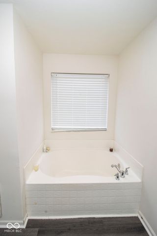 8838 N Fawn Meadow Drive, Mccordsville, IN 46055