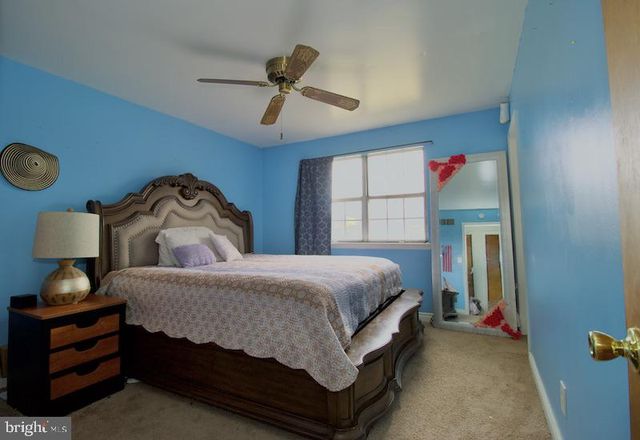 8 SUE LN, Newark, DE 19711