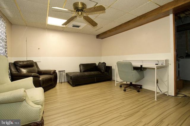 8 SUE LN, Newark, DE 19711