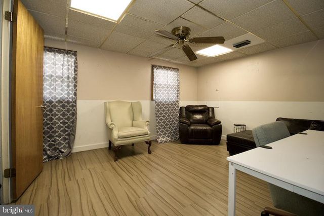 8 SUE LN, Newark, DE 19711