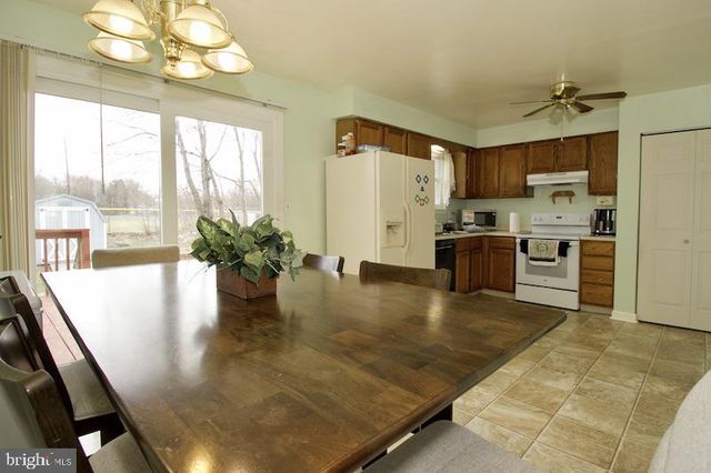 8 SUE LN, Newark, DE 19711