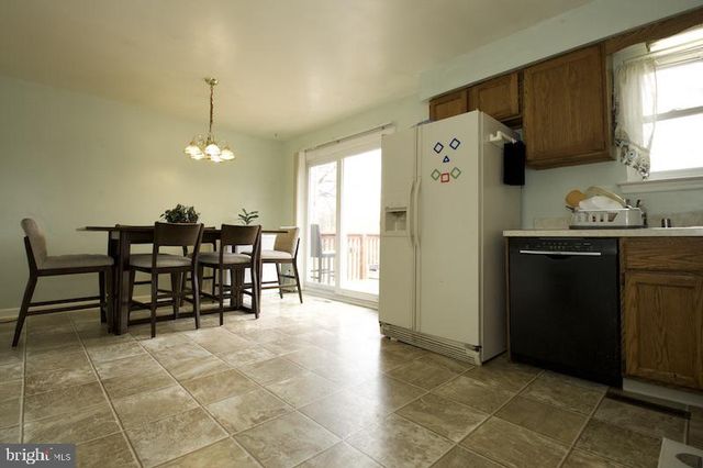 8 SUE LN, Newark, DE 19711