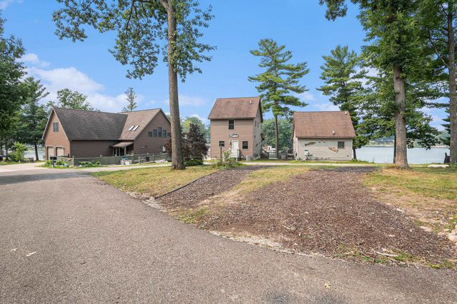 1418 Hillcrest Avenue, Harrison, MI 48625