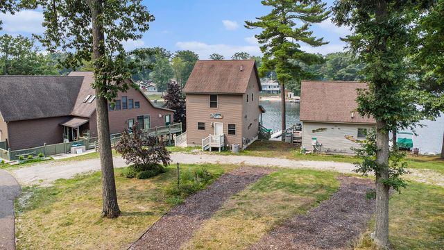 1418 Hillcrest Avenue, Harrison, MI 48625