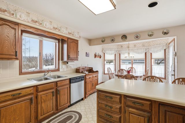 740 Meadow Lane, Crown Point, IN 46307