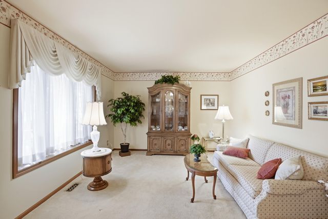 740 Meadow Lane, Crown Point, IN 46307