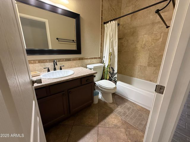 3803 E GRANDVIEW Road, Phoenix, AZ 85032