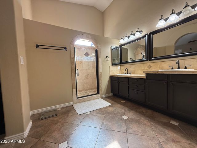 3803 E GRANDVIEW Road, Phoenix, AZ 85032