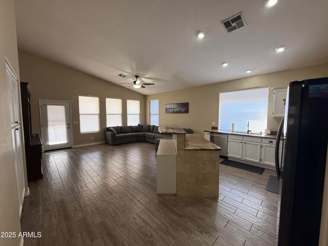 3803 E GRANDVIEW Road, Phoenix, AZ 85032