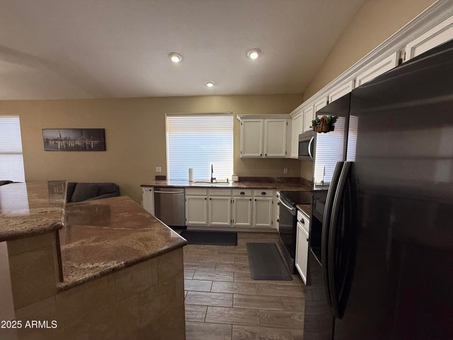 3803 E GRANDVIEW Road, Phoenix, AZ 85032