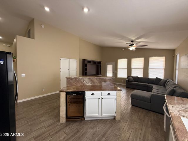 3803 E GRANDVIEW Road, Phoenix, AZ 85032