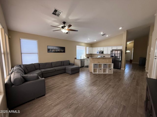 3803 E GRANDVIEW Road, Phoenix, AZ 85032