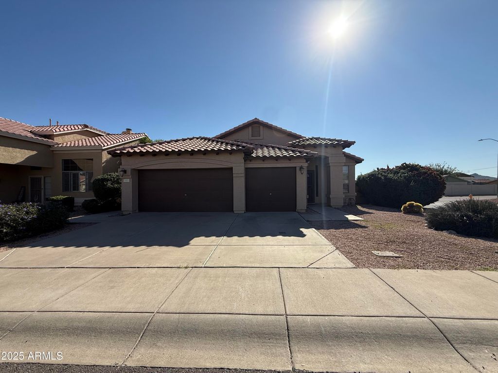 3803 E GRANDVIEW Road, Phoenix, AZ 85032