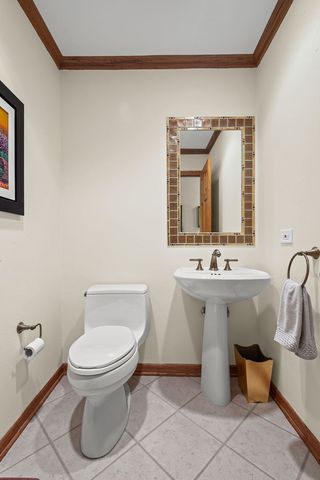 2409 E Greshan Court, Arlington Heights, IL 60004