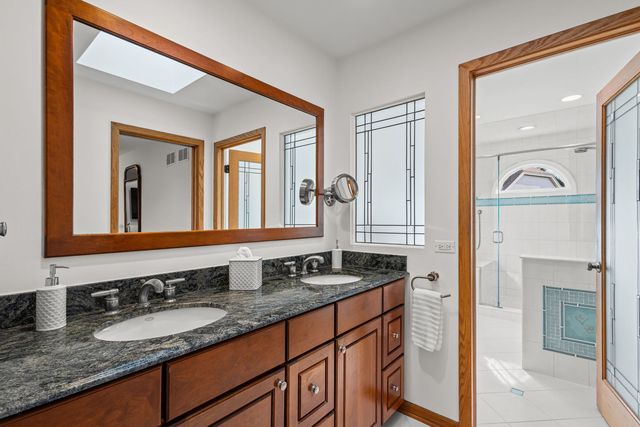 2409 E Greshan Court, Arlington Heights, IL 60004