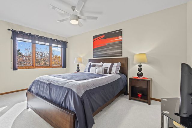 2409 E Greshan Court, Arlington Heights, IL 60004