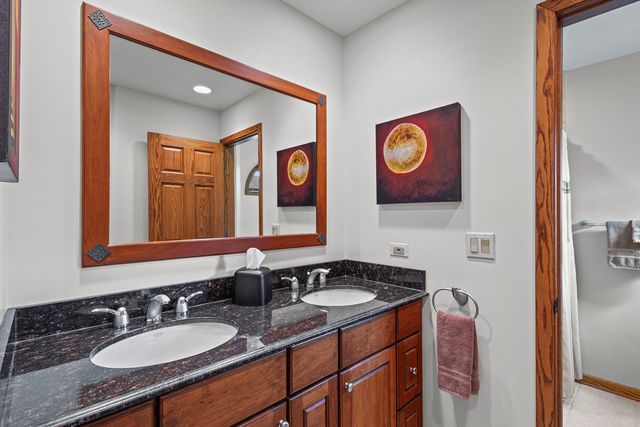 2409 E Greshan Court, Arlington Heights, IL 60004