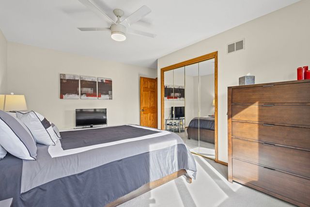 2409 E Greshan Court, Arlington Heights, IL 60004