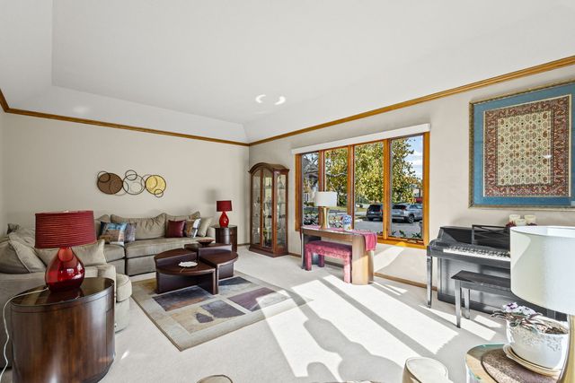 2409 E Greshan Court, Arlington Heights, IL 60004