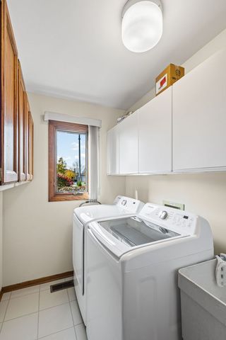 2409 E Greshan Court, Arlington Heights, IL 60004