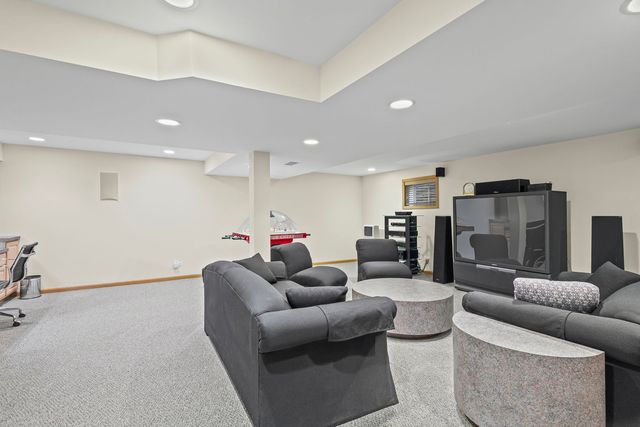 2409 E Greshan Court, Arlington Heights, IL 60004