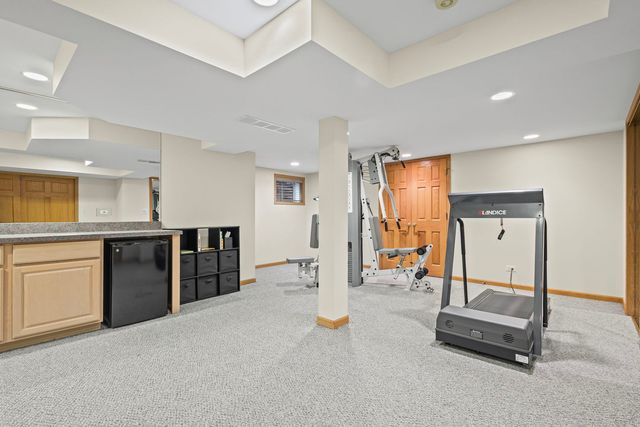 2409 E Greshan Court, Arlington Heights, IL 60004