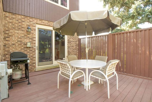 2409 E Greshan Court, Arlington Heights, IL 60004