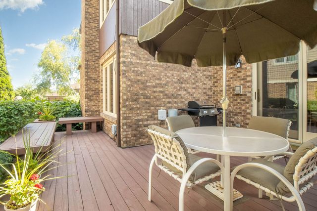 2409 E Greshan Court, Arlington Heights, IL 60004