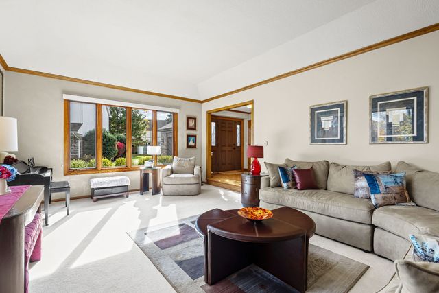 2409 E Greshan Court, Arlington Heights, IL 60004