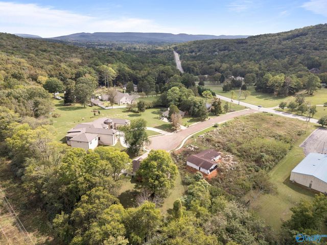 6609 Amberlee Lane NW, Huntsville, AL 35810