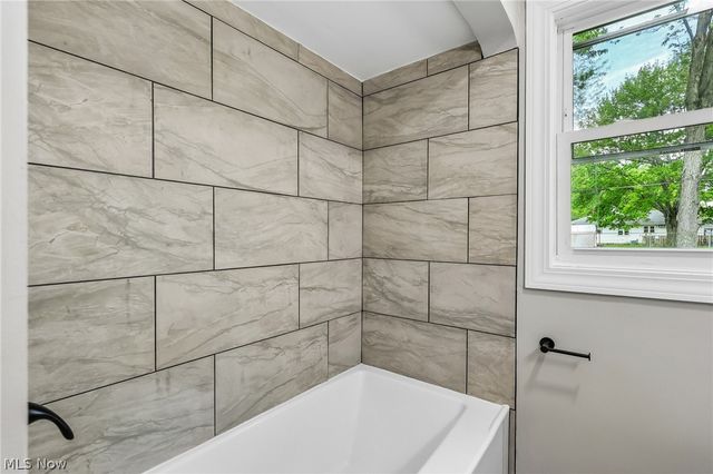1130 Riverview Street NW, Warren, OH 44485