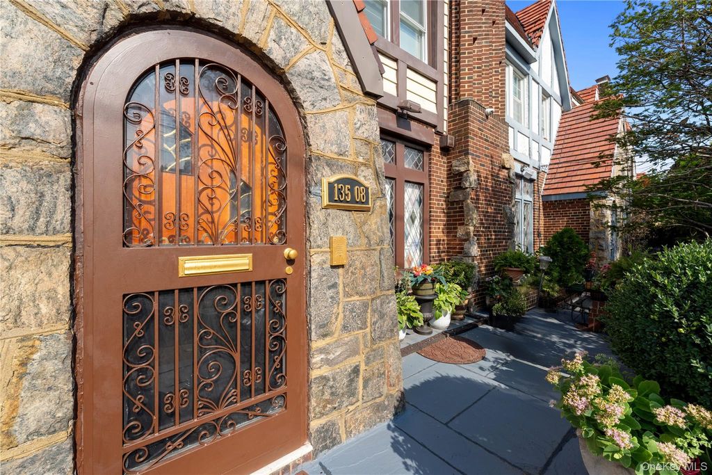 13508 228th Street, Laurelton, NY 11413 — photo 3
