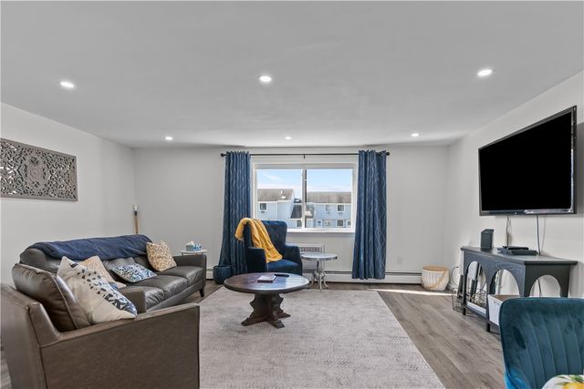 66 Girard Avenue 324, Newport, RI 02840