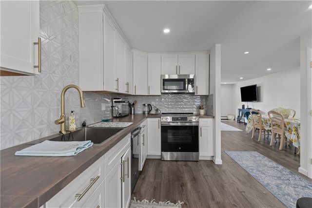 66 Girard Avenue 324, Newport, RI 02840