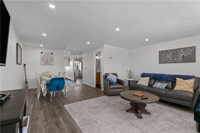 66 Girard Avenue 324, Newport, RI 02840
