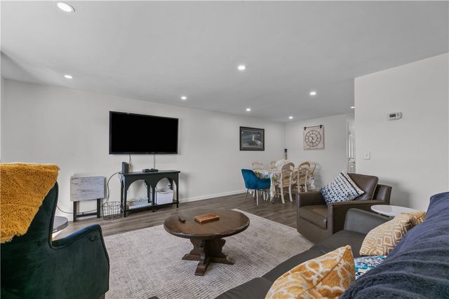 66 Girard Avenue 324, Newport, RI 02840