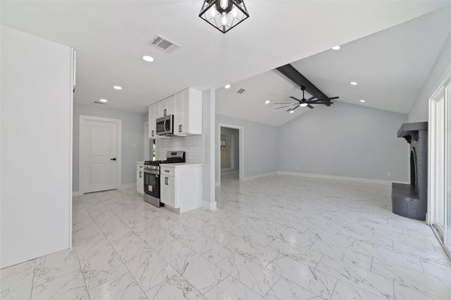 811 Timber Cove Drive, Seabrook, TX 77586