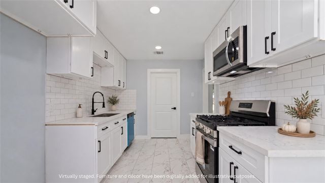 811 Timber Cove Drive, Seabrook, TX 77586