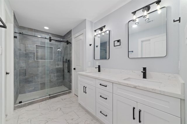 811 Timber Cove Drive, Seabrook, TX 77586