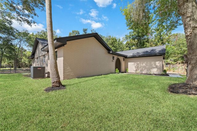 811 Timber Cove Drive, Seabrook, TX 77586