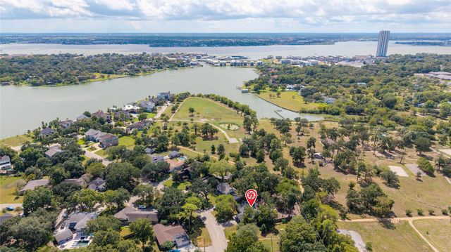 811 Timber Cove Drive, Seabrook, TX 77586