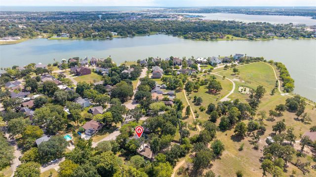 811 Timber Cove Drive, Seabrook, TX 77586