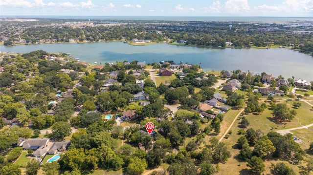 811 Timber Cove Drive, Seabrook, TX 77586