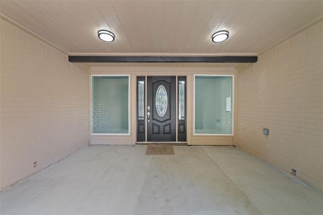 811 Timber Cove Drive, Seabrook, TX 77586