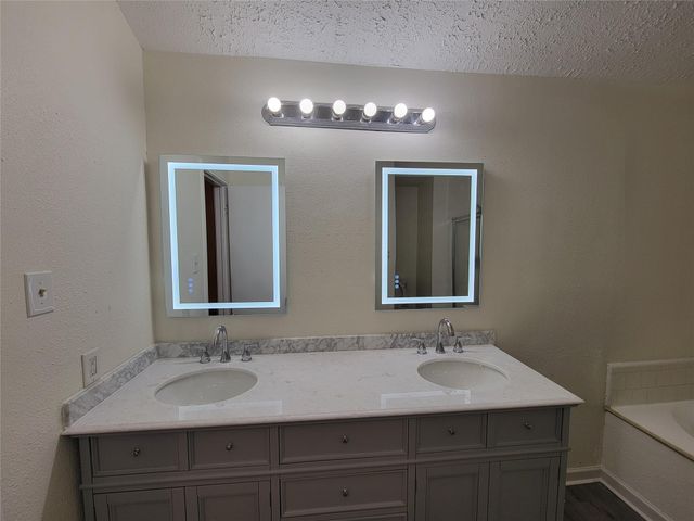 2034 Village Park Drive, Missouri City, TX 77489